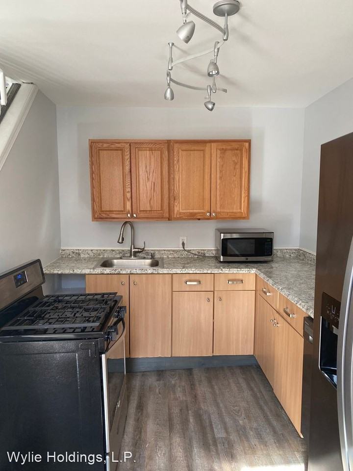 4505 Davison St - Photo 3 of 11