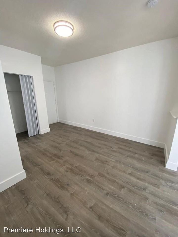 501 SW 6TH COURT - Photo 2 of 11