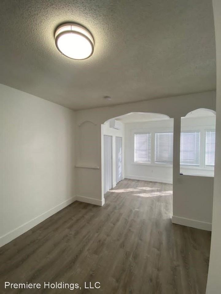 501 SW 6TH COURT - Photo 3 of 11