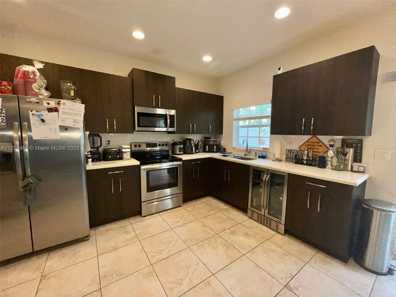 4037 Nw 11th St #4037 - Photo 2 of 8