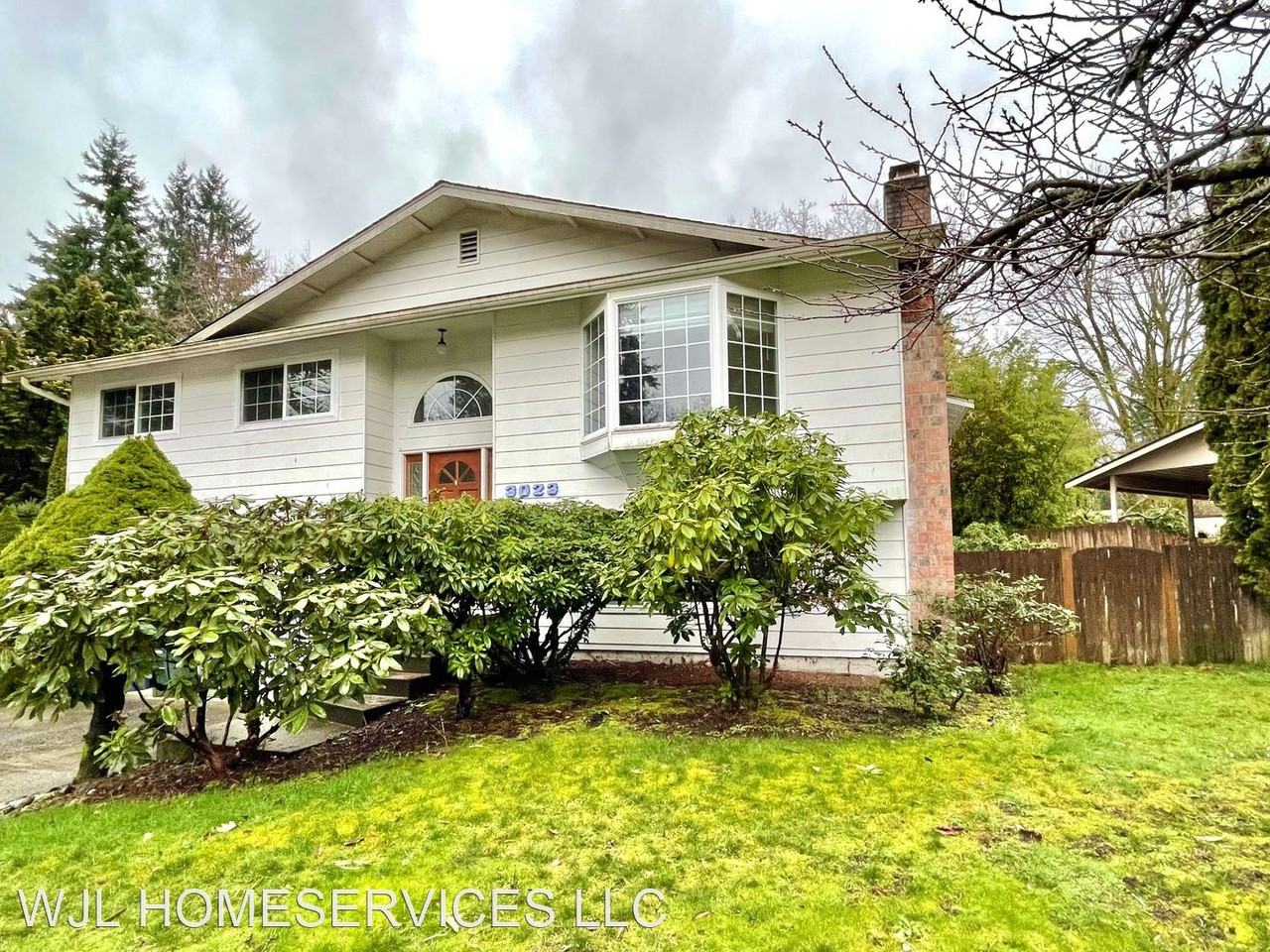 3023 Ne 192nd St - Photo 2 of 32