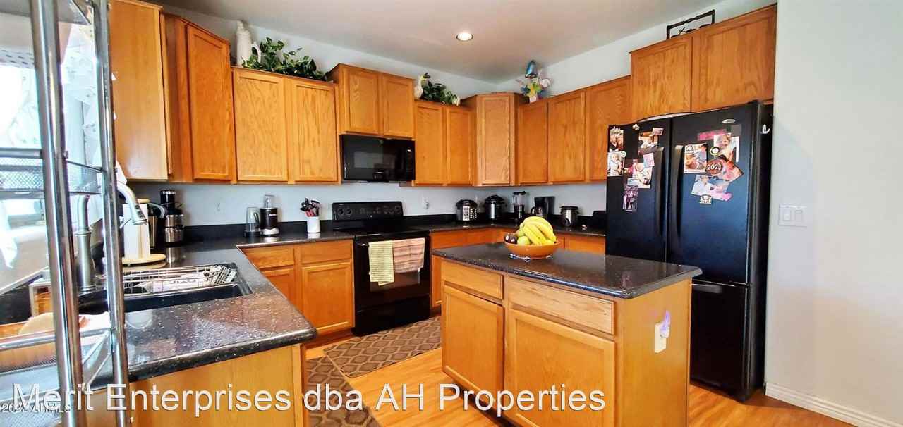 19676 N Locke Ct - Photo 2 of 9