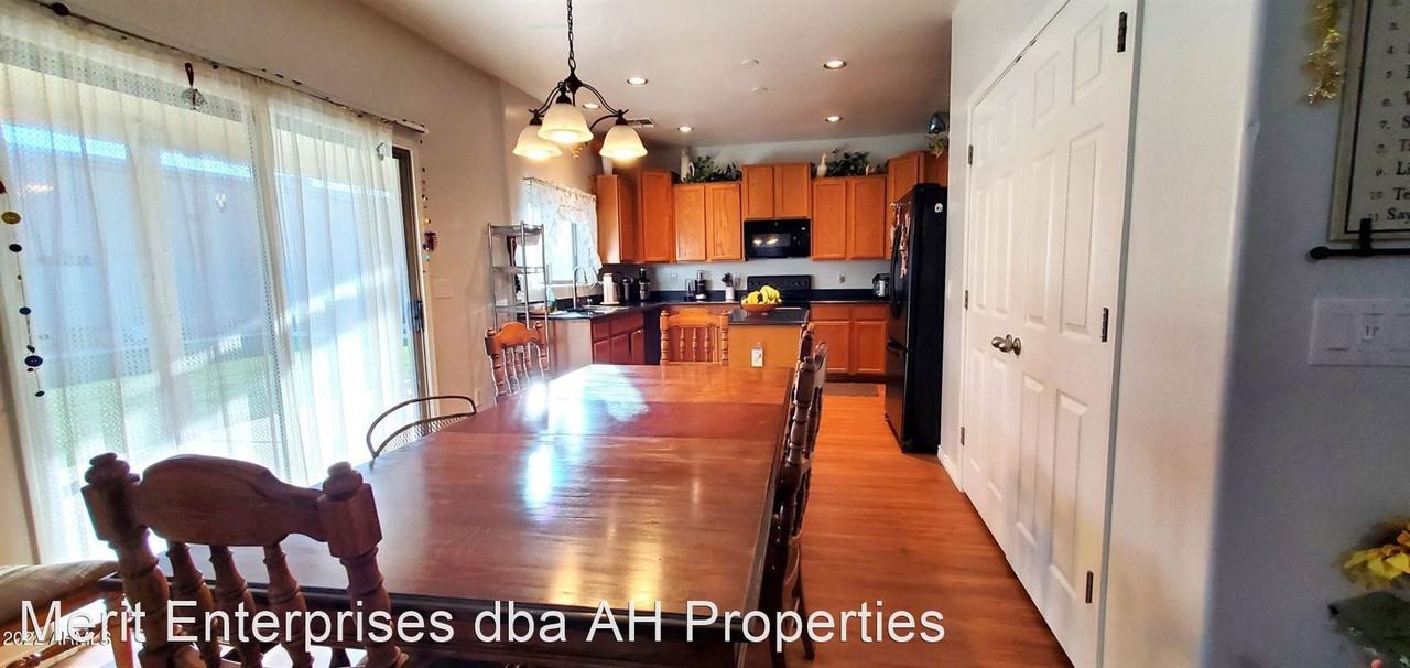 19676 N Locke Ct - Photo 3 of 9