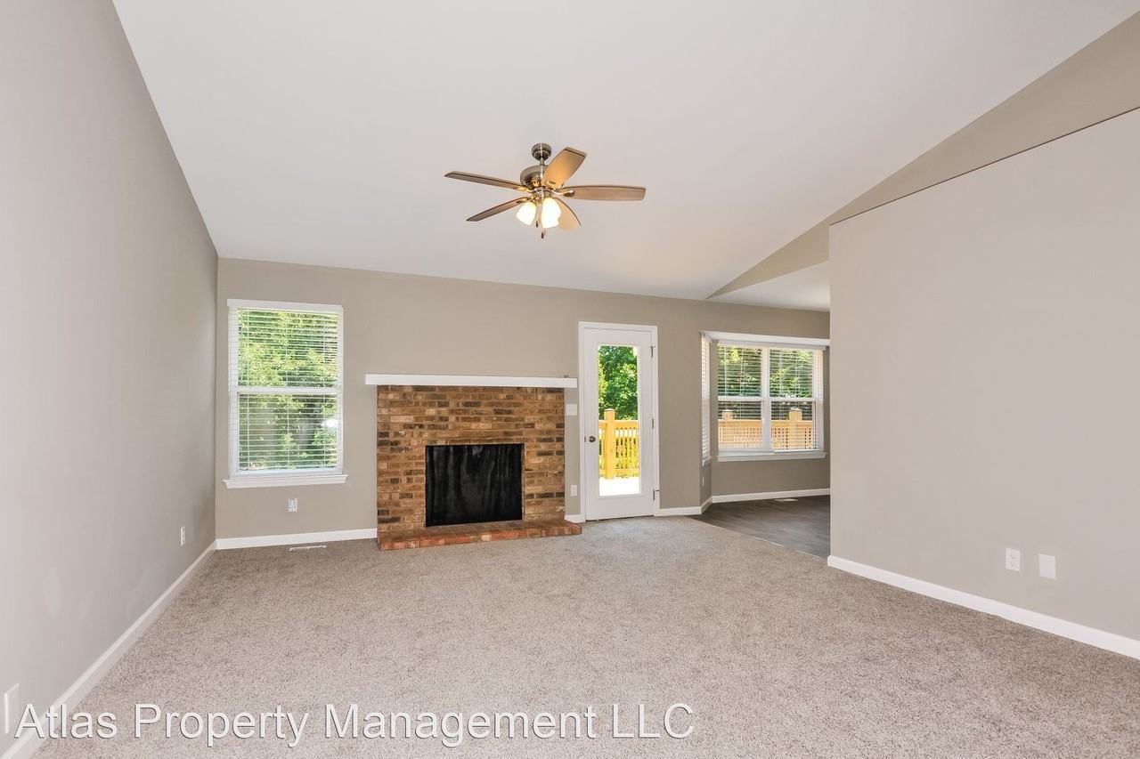 1828 Pine Tree St - Photo 2 of 15