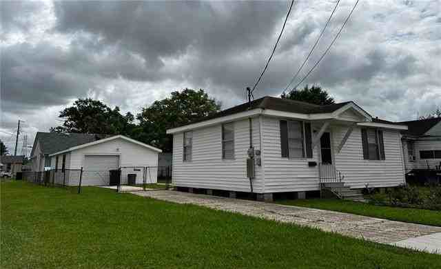 281 Anthony Ave - Photo 2 of 9