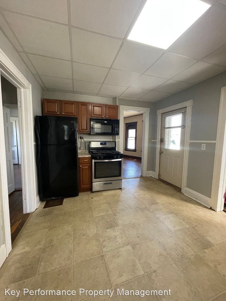 255 W North Street - Photo 2 of 17