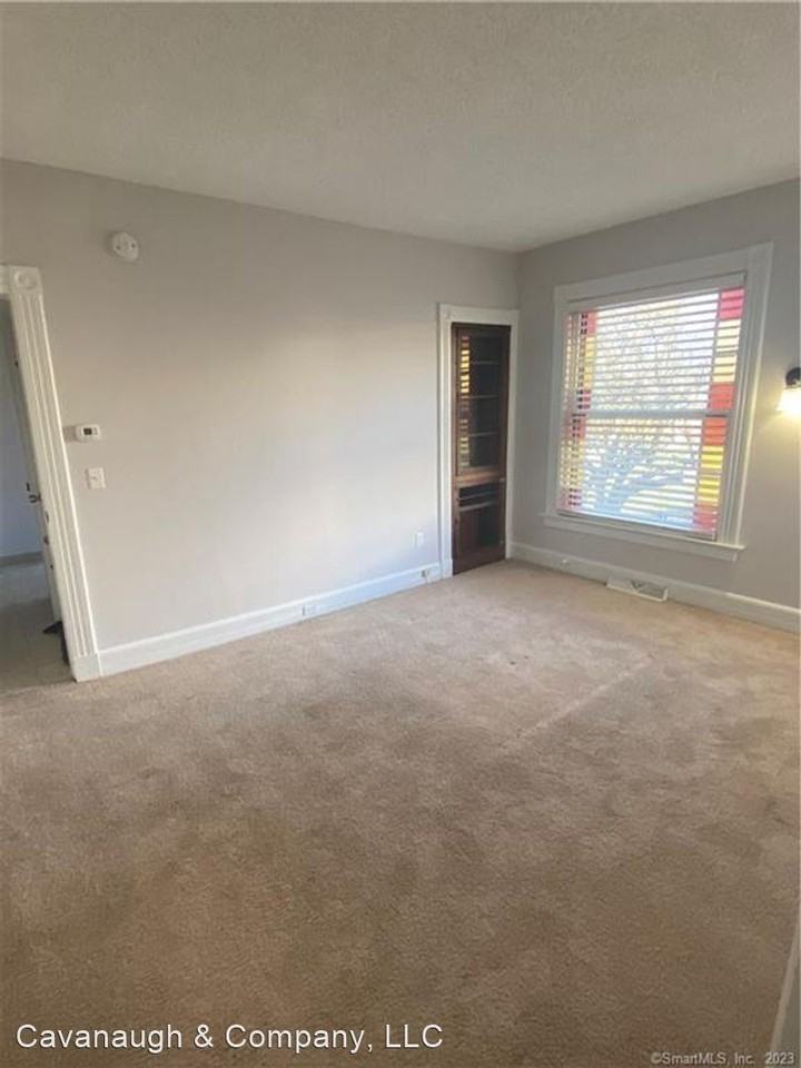 369 Main St - Photo 3 of 11