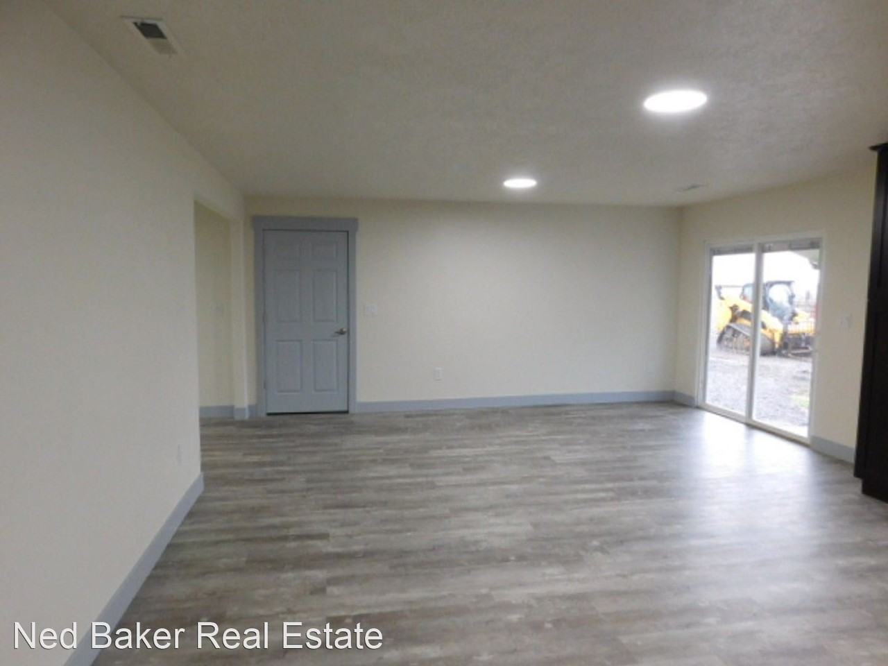 5661 Bear Ln Se - Photo 3 of 22