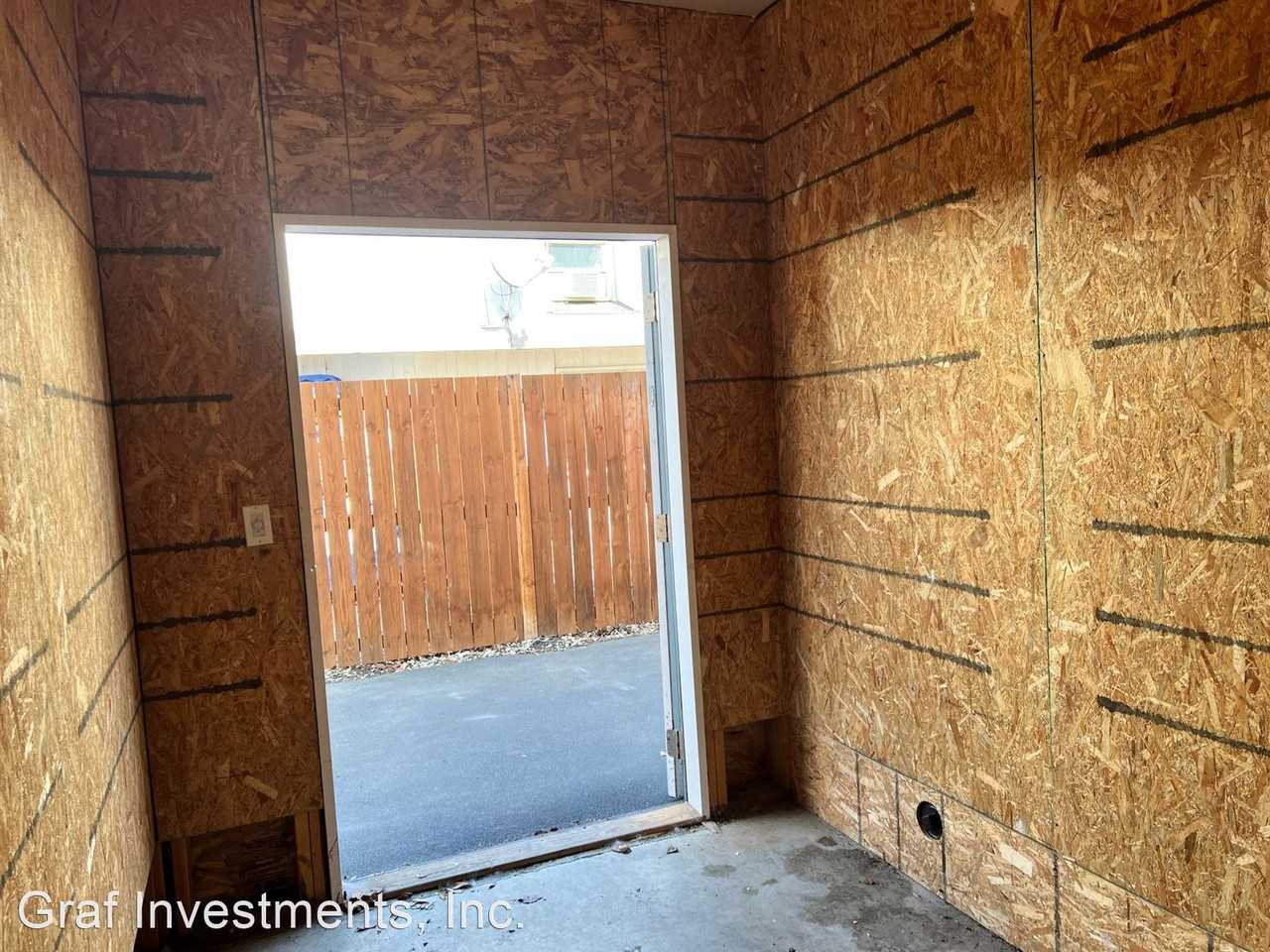 1518 N Brook Ct - Photo 3 of 18