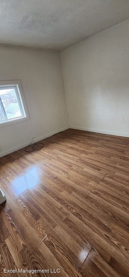 310 E Battell St - Photo 2 of 8
