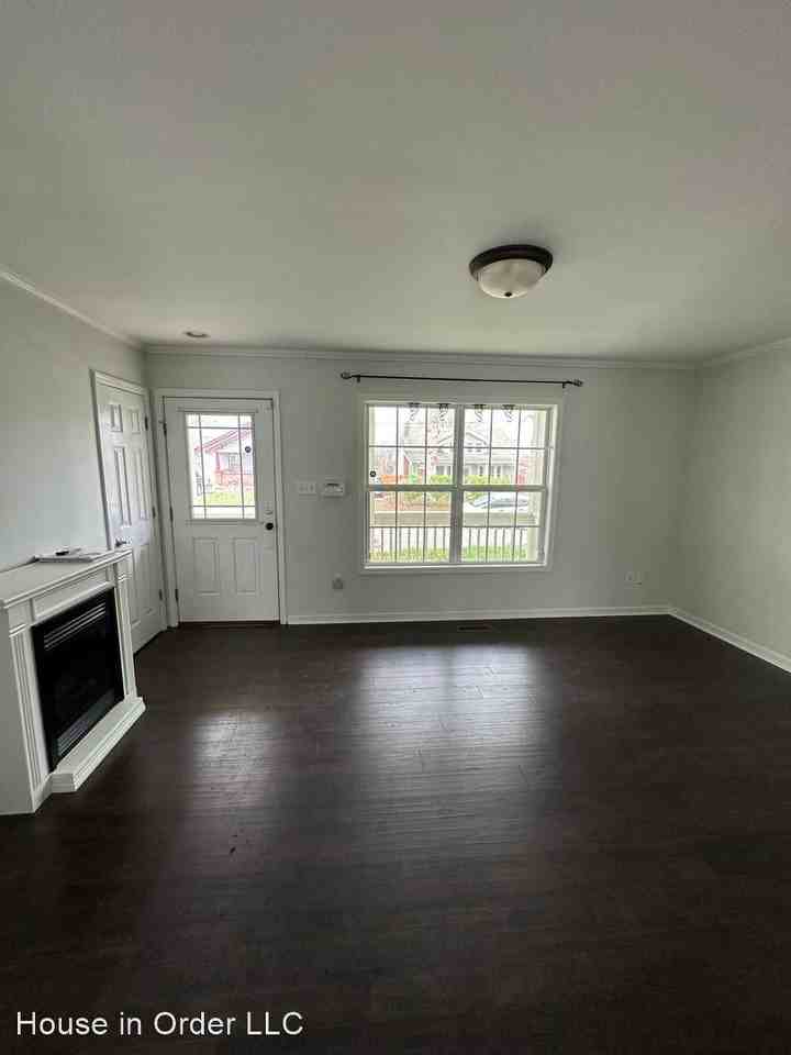 11 Walton St - Photo 2 of 16