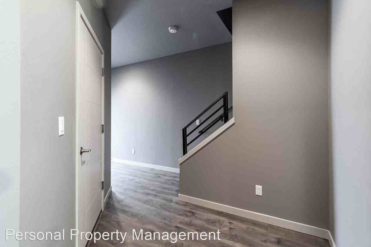 12310 Ne 114th St - Photo 2 of 20