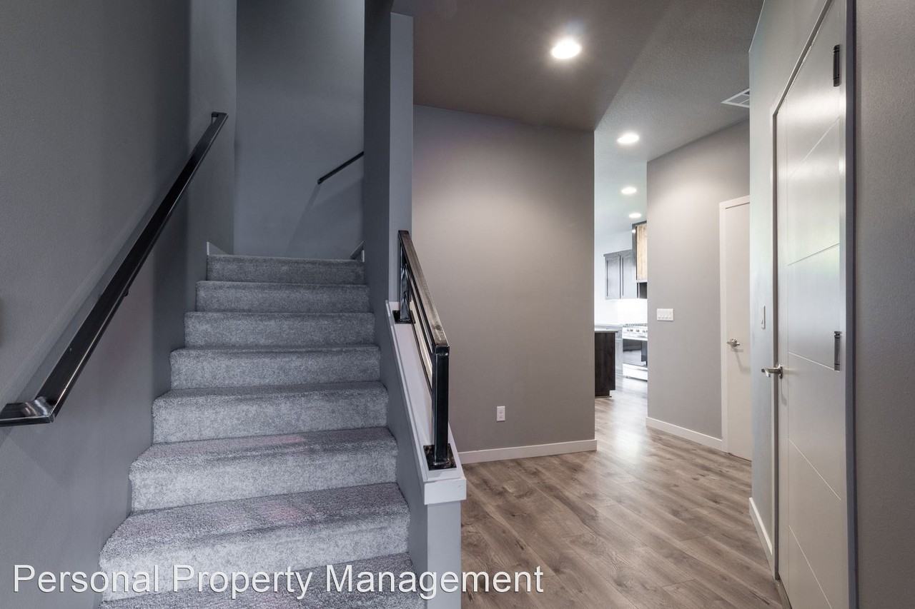 12310 Ne 114th St - Photo 3 of 20