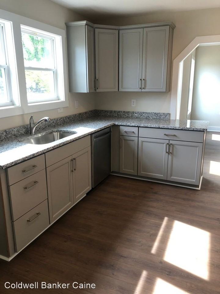 300 State Park Rd - Photo 3 of 19