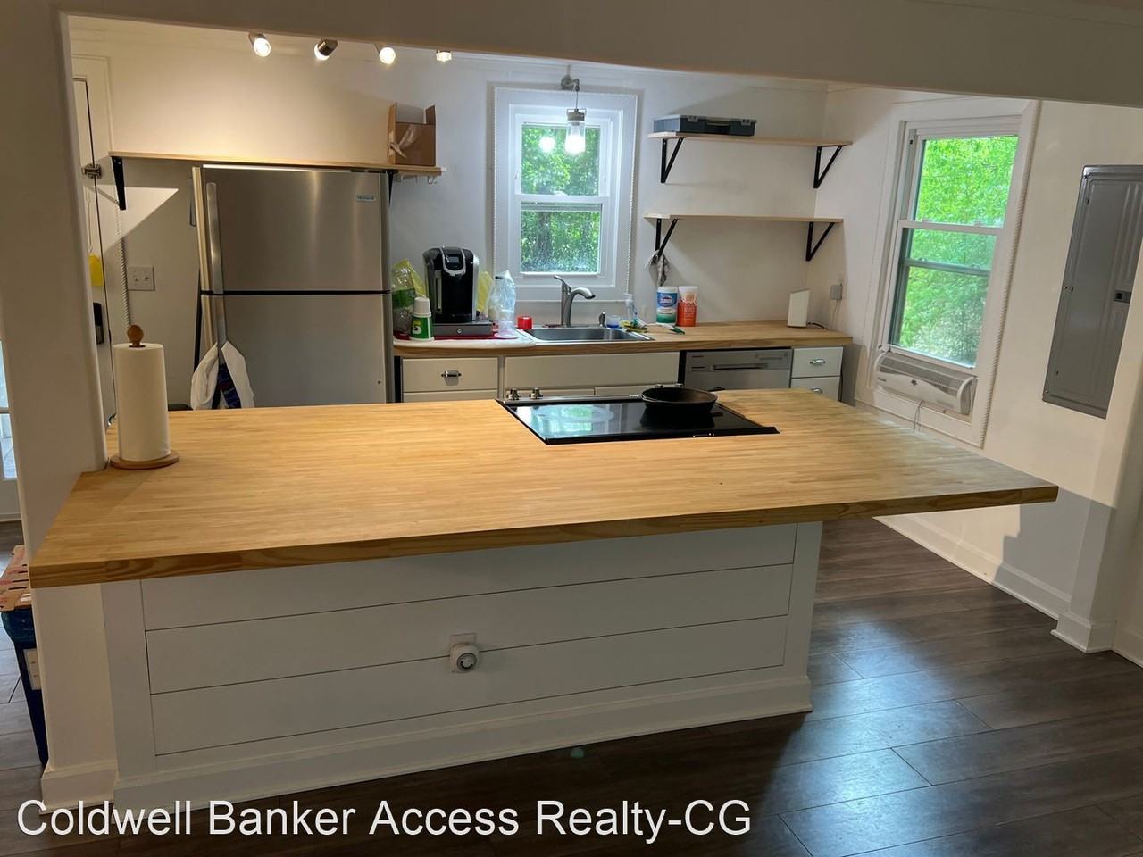 903 Pine St - Photo 3 of 10