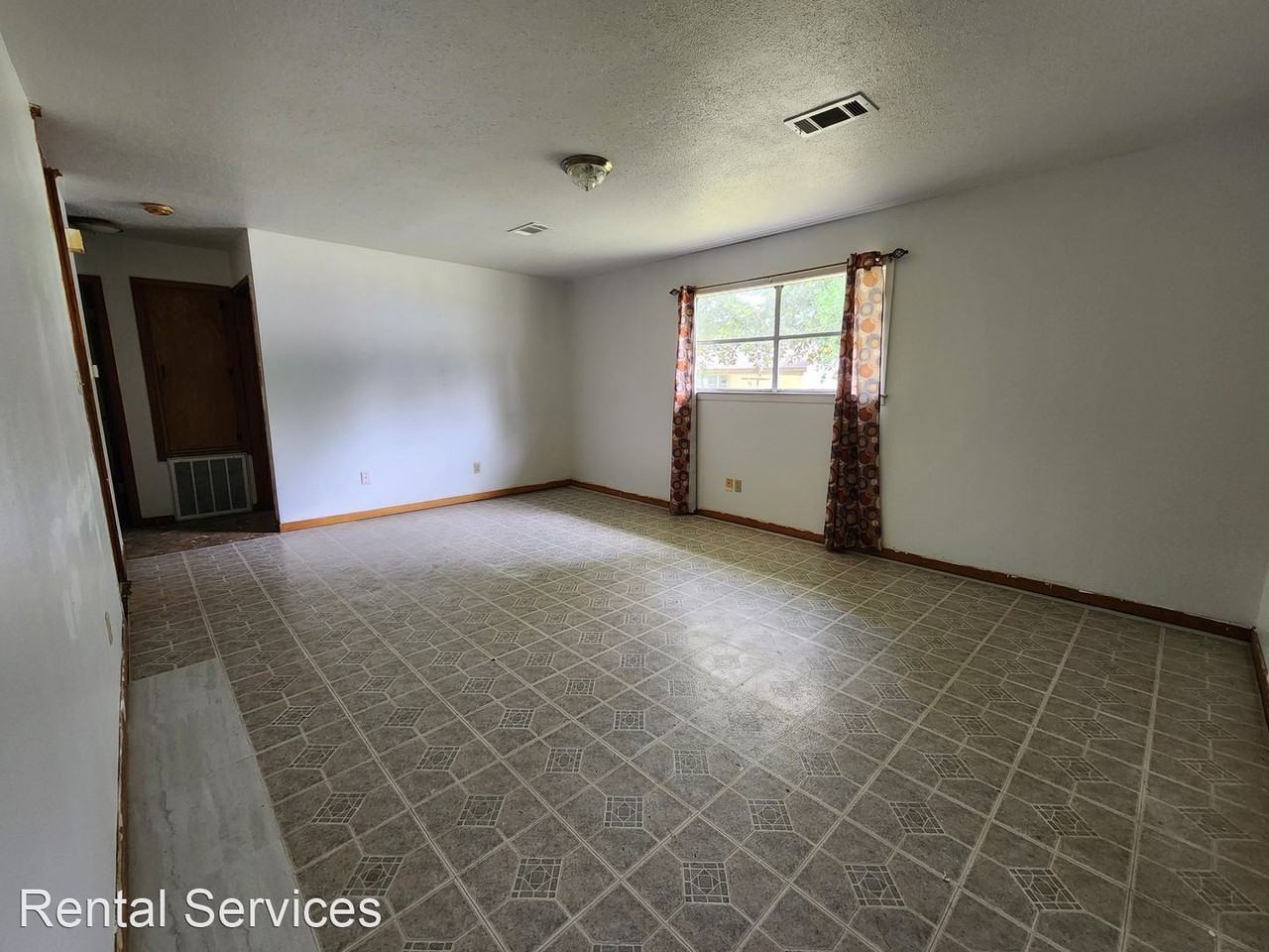 1314 Sabine Ave - Photo 3 of 6