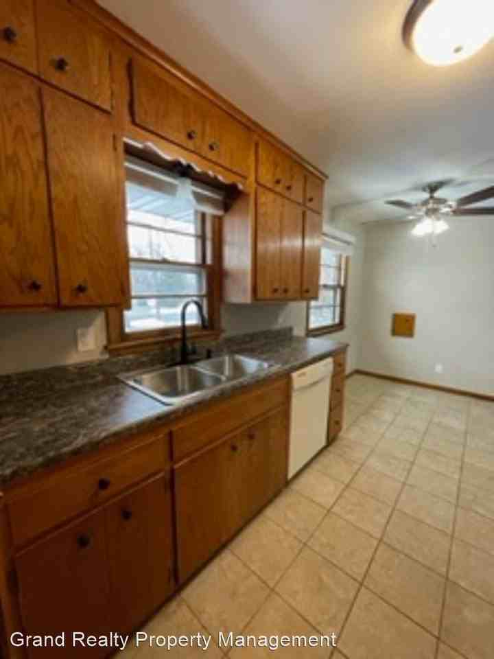 7313 Able St Ne - Photo 2 of 15