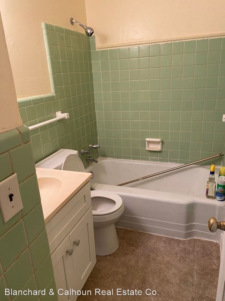 1612 Bryn Mawr Ave - Photo 2 of 6