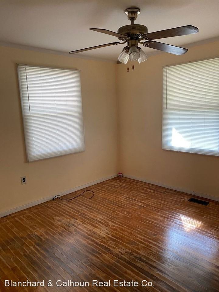 1612 Bryn Mawr Ave - Photo 3 of 6