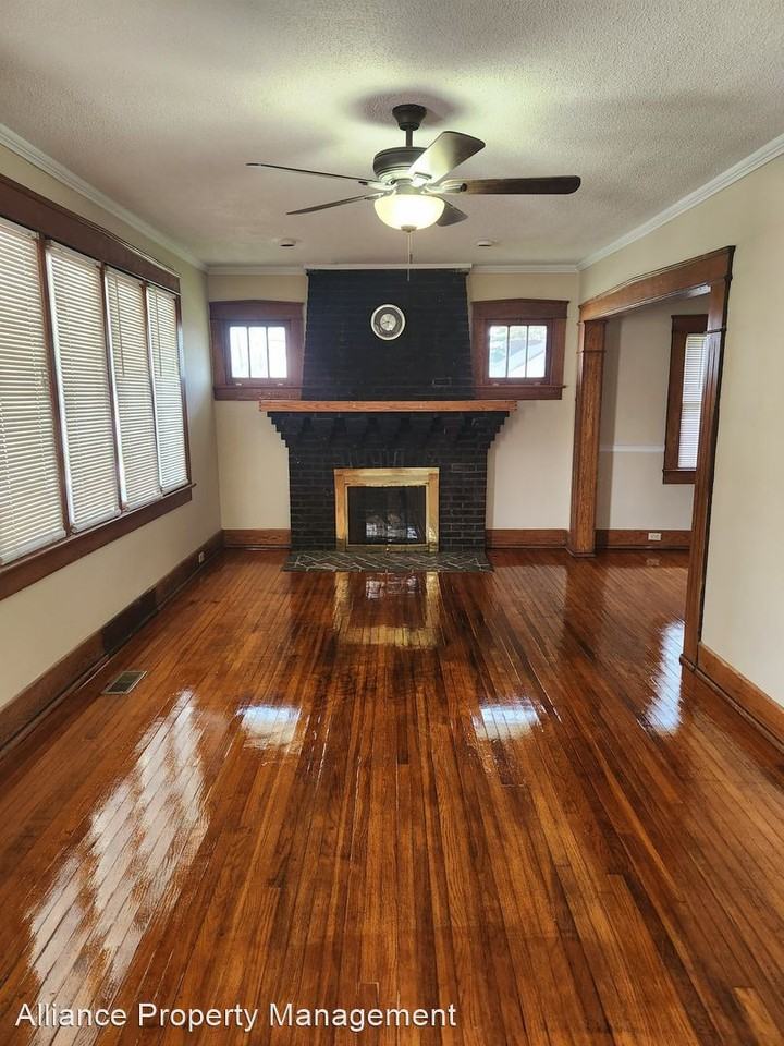 1008 S Randolph St - Photo 2 of 10