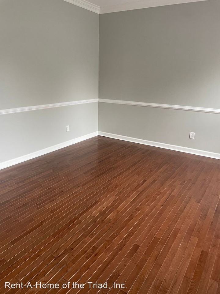 3111 Lodge Dr - Photo 2 of 25