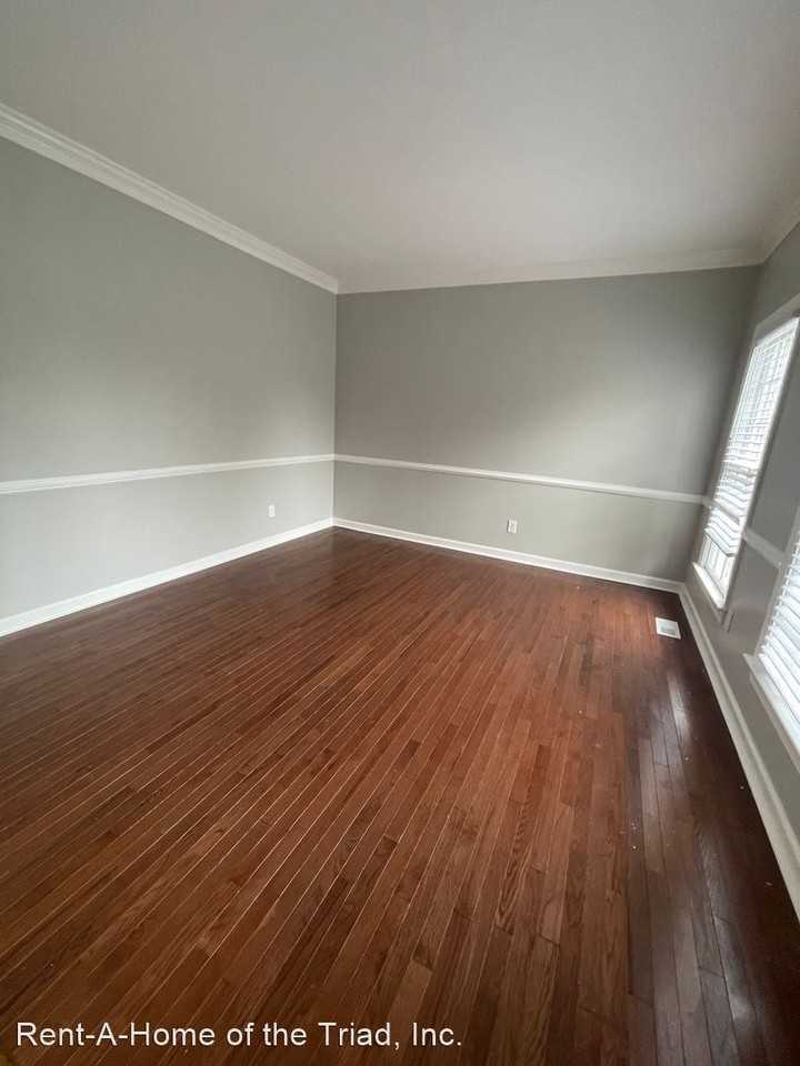 3111 Lodge Dr - Photo 3 of 25