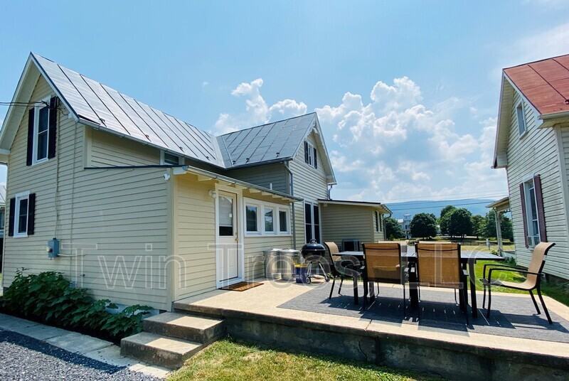 5595 Main St - Photo 2 of 17