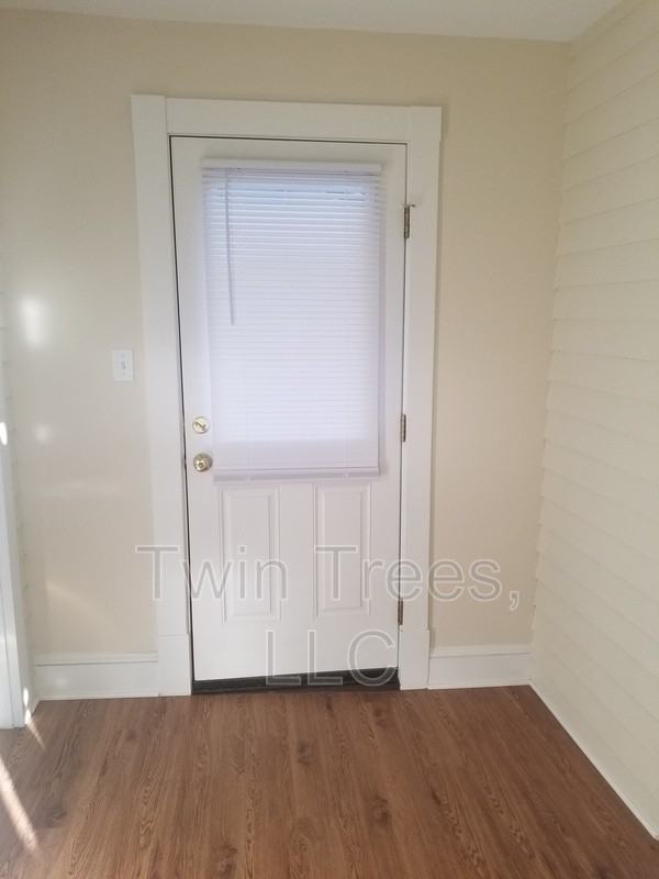 5595 Main St - Photo 3 of 17