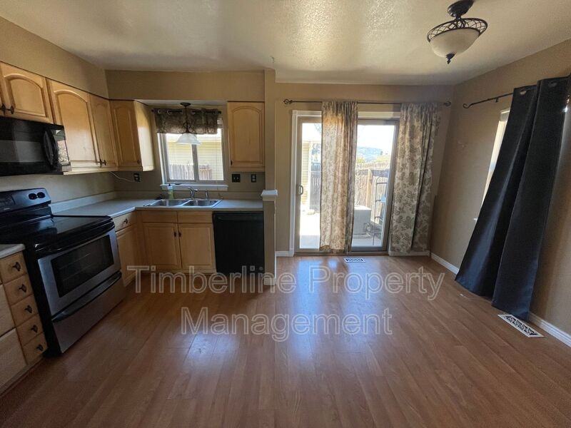 8089 Lexington Park Dr - Photo 6 of 14
