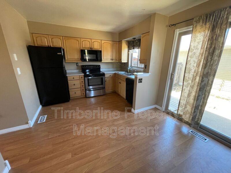 8089 Lexington Park Dr - Photo 7 of 14