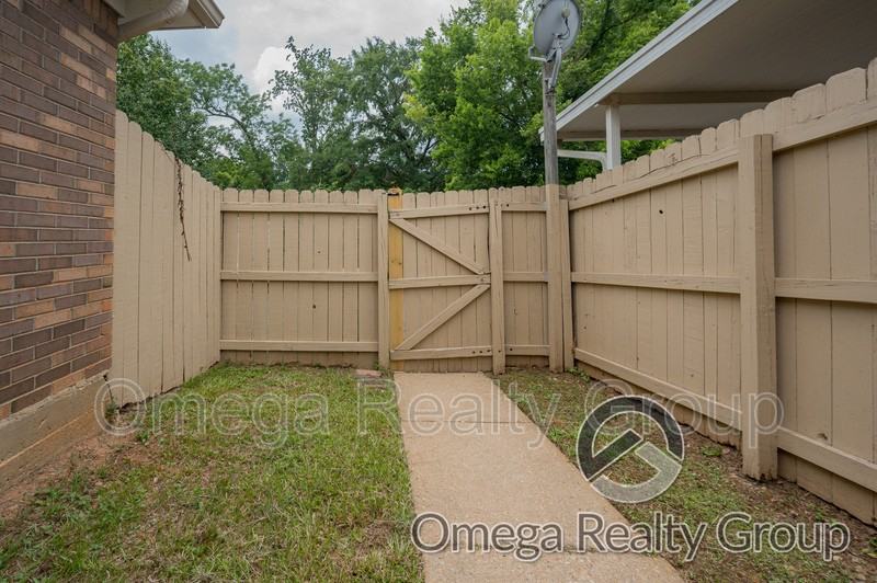 548 Hollow Wood Rd - Photo 6 of 11