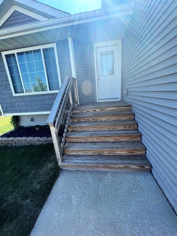 2639 Russell Dr - Photo 3 of 32