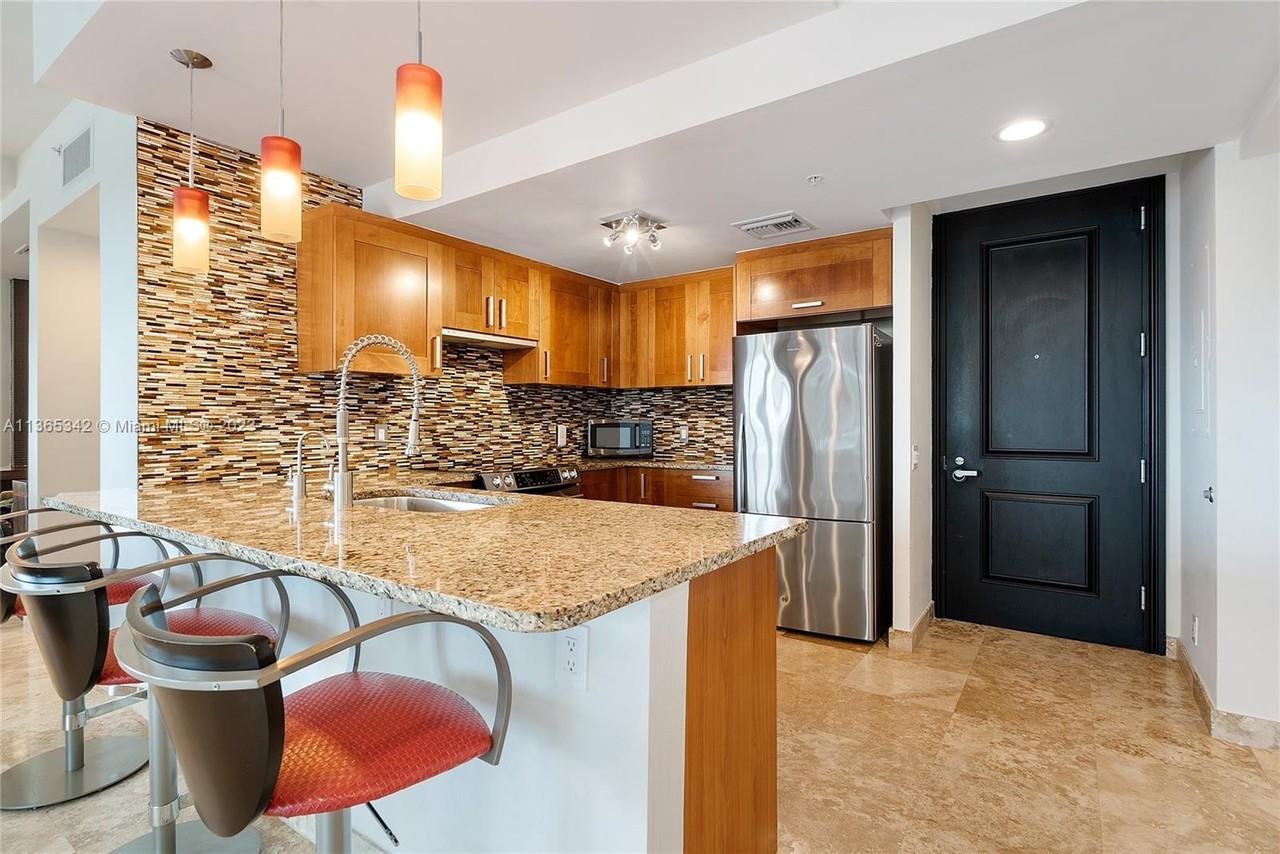 9499 Collins Ave #PH07 - Photo 4 of 35