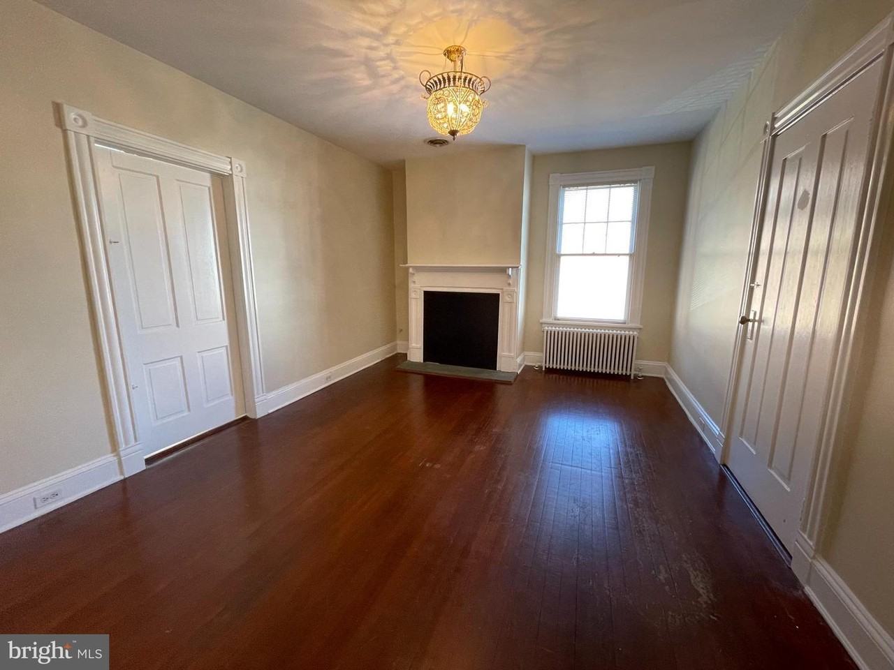 606 Caroline St - Photo 2 of 5