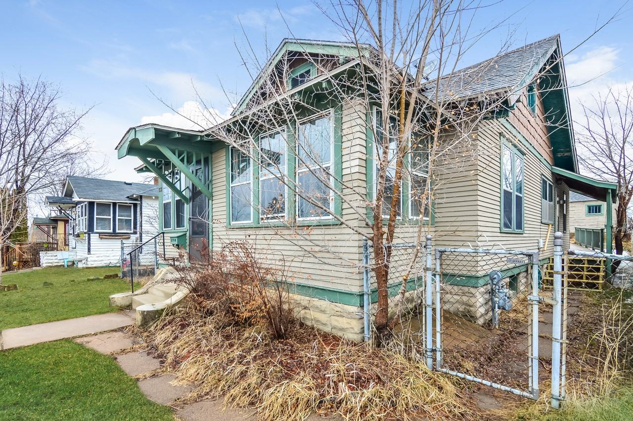 1331 Bush Ave - Photo 2 of 16