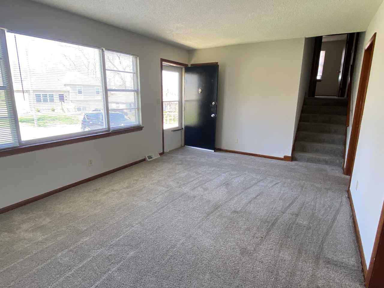 11213 Myrtle Ave - Photo 3 of 18