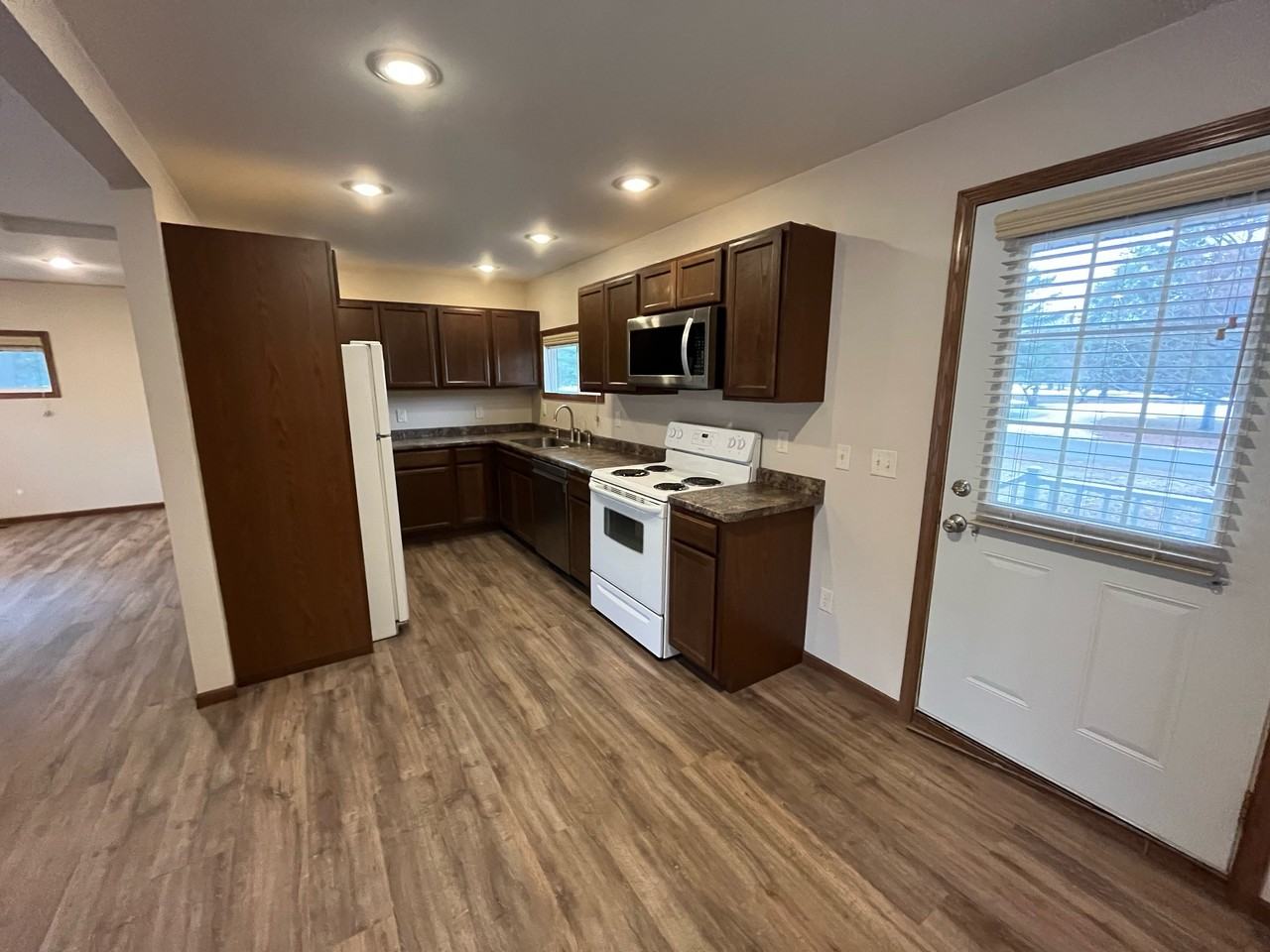 5491 176th St - Photo 2 of 16