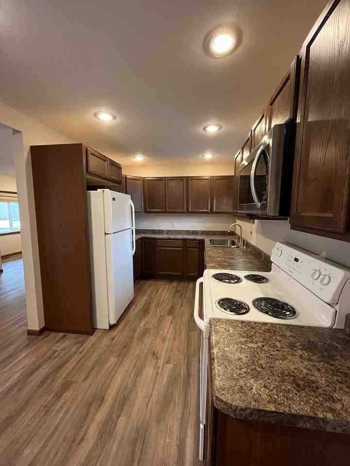 5491 176th St - Photo 3 of 16