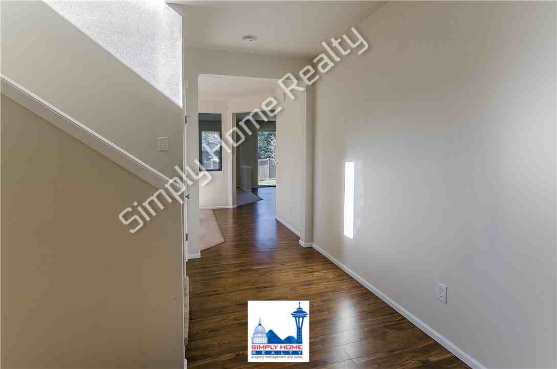 3103 Eagle Loop Ne - Photo 2 of 26