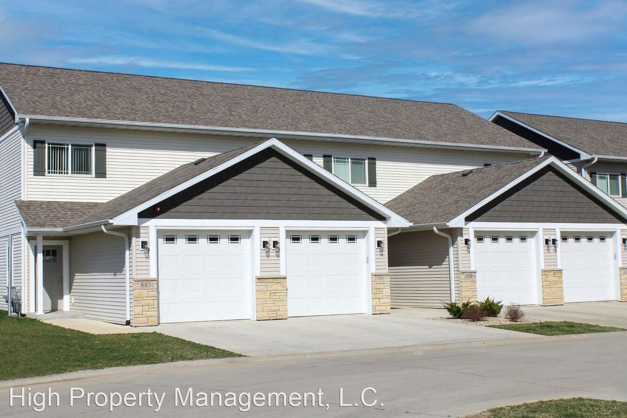819-842 Clubhouse Drive - Photo 3 of 37