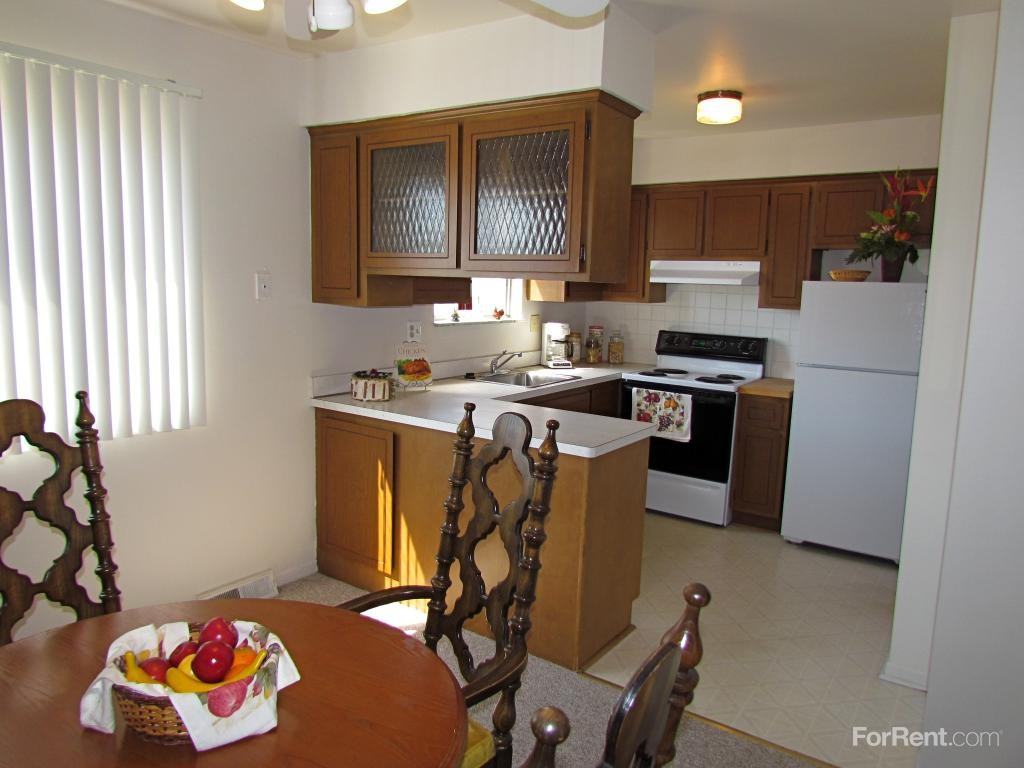 Rivercrest of Clinton Township Apartments - Photo 3 of 19