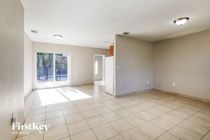 19822 Ne 1st Ave - Photo 2 of 15