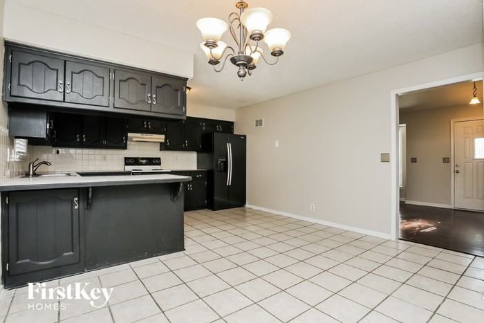 14731 S Summertree Ln - Photo 3 of 15