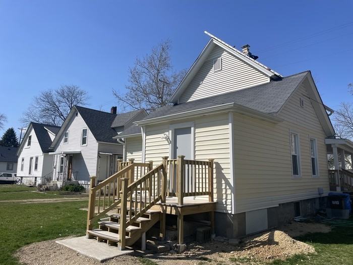 1110 Loomis St - Photo 2 of 11