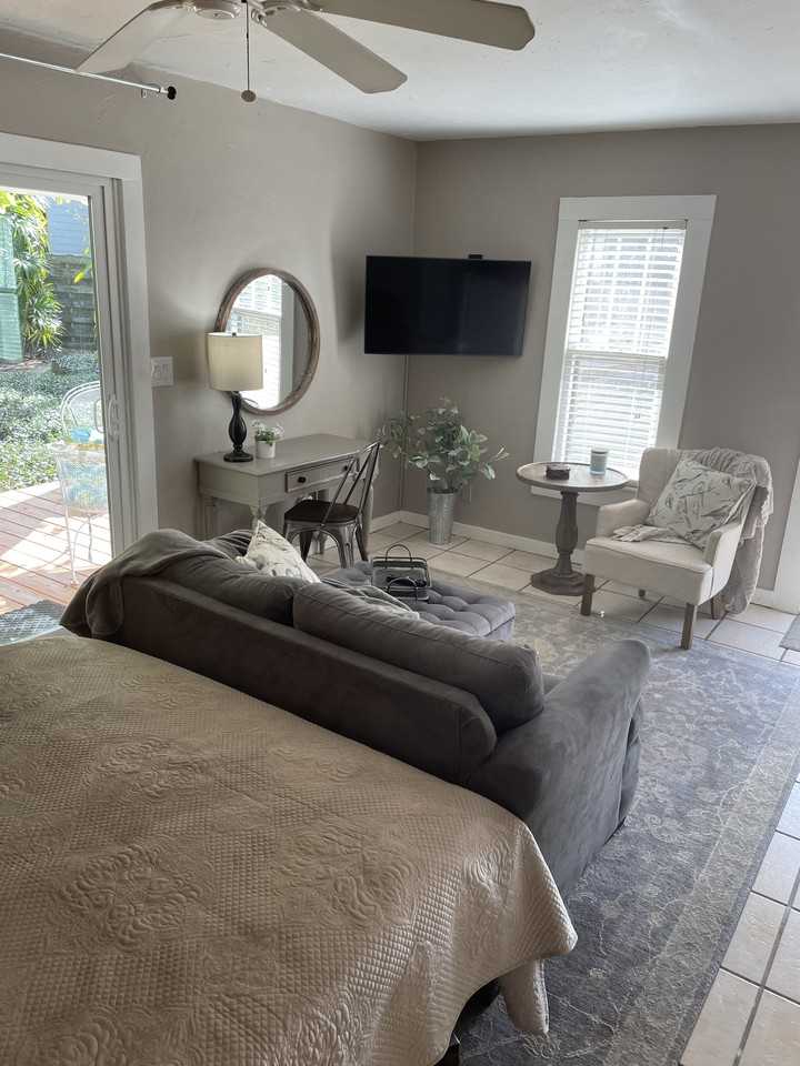 1751 Floyd St - Photo 2 of 9