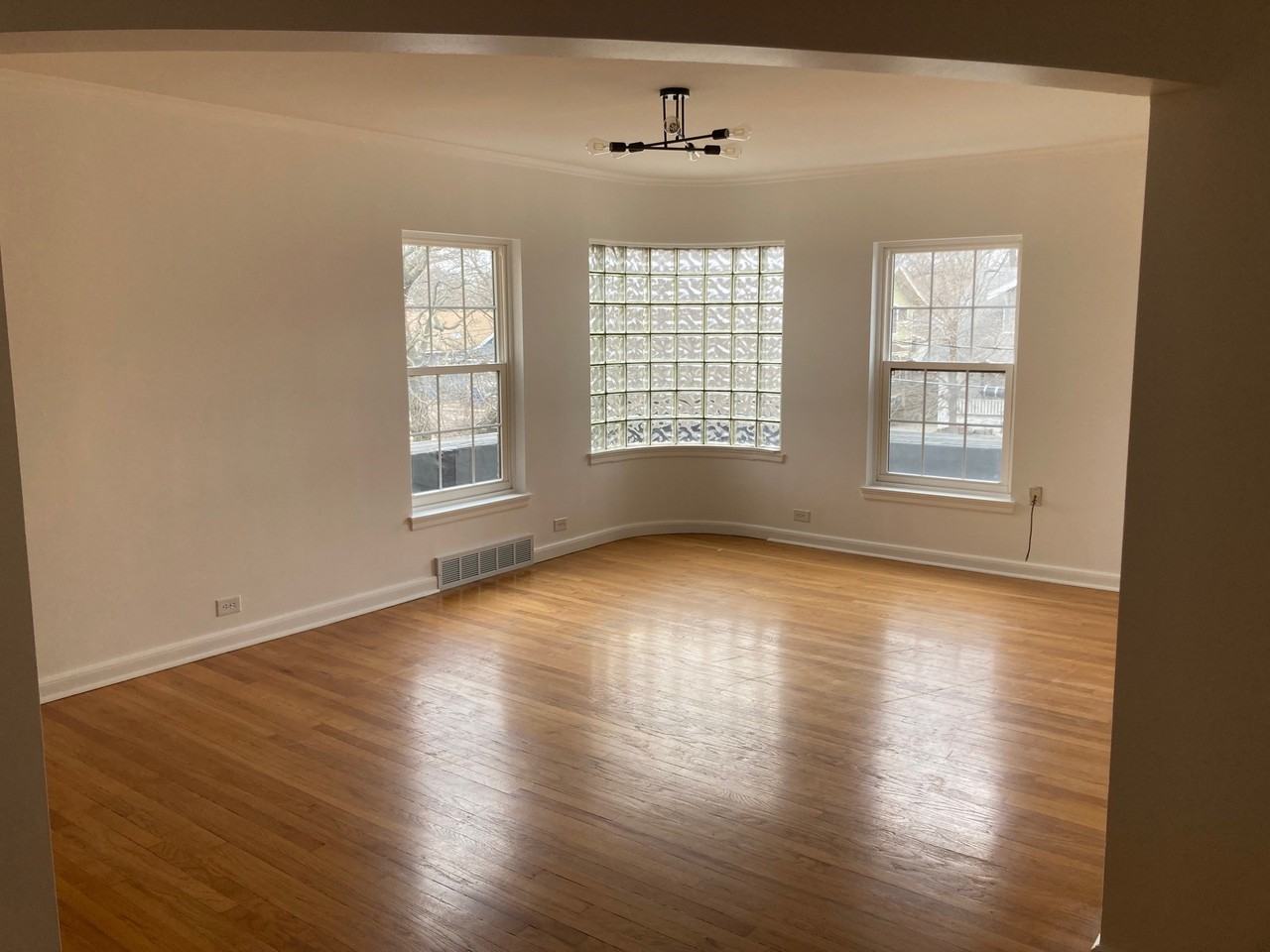 936 42nd St #A - Photo 2 of 11