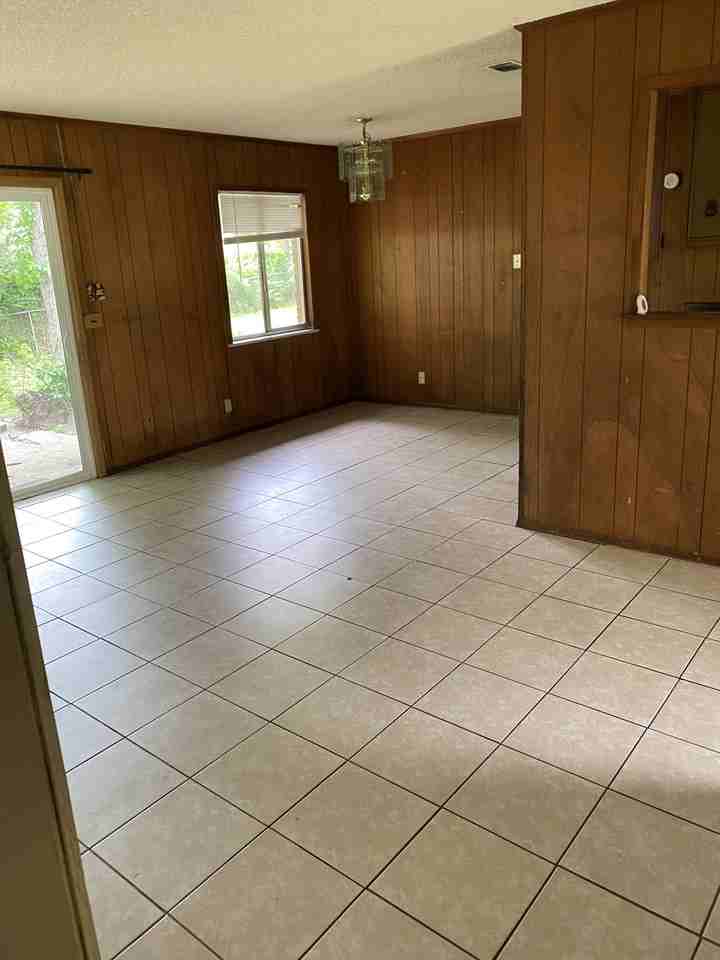 1048 Anderson Dr #NA - Photo 2 of 12