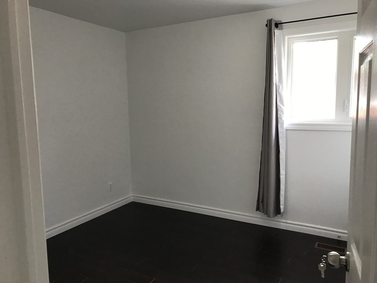 Downtown Bedroom with Ensuite Bathroom for RENT Apartments Queen St W