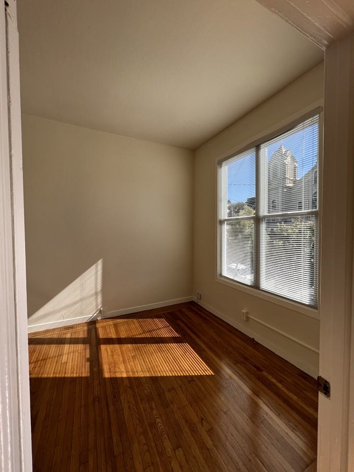 710 Diamond Street - Photo 3 of 12