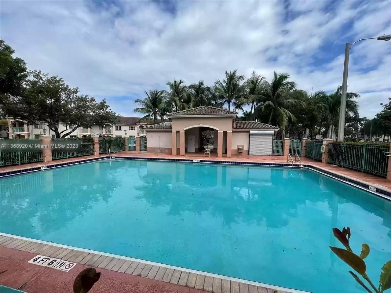 VENETIA GARDEN 2 - Photo 6 of 7